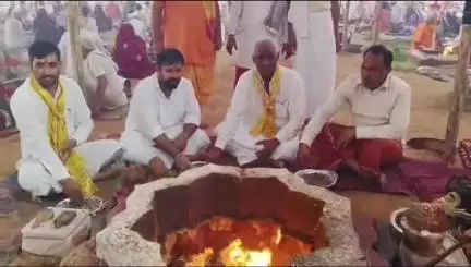 नीम का थाना: सीकर सांसद अमराराम ने पीला जोहड़ा में चल रहे श्रीराम महायज्ञ में दी आहुतियां, समिति सदस्यों ने किया संसद का स्वागत