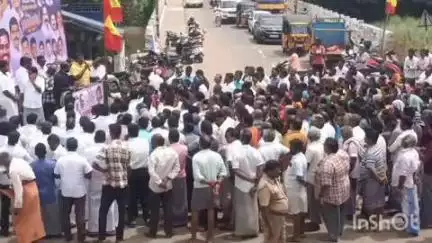 குடவாசல்: பெண்ணிடம் பாலியல் துன்புறுத்தல் செய்து ஆற்றில் மூழ்கடித்து கொலை செய்த சம்பவத்தை கண்டித்து வெட்டாற்று பாலம் அருகே ஆர்ப்பாட்டம்