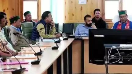 कल्पा: केबिनेट मंत्री ने किन्नौर-कैलाश यात्रा की तैयारियों को लेकर रिकांगपिओ में अधिकारियों की ली बैठक