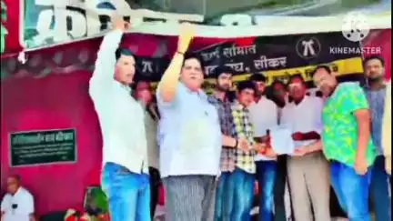 सीकर: सीकर में कल बंद के समर्थन में कांग्रेस के अग्रिम संगठनों ने अभिभाषक संघ को दिया समर्थन