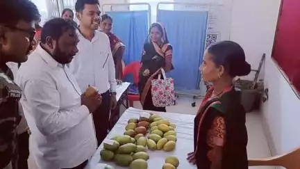 रनियां: रनिया प्रखंड कार्यालय में अबुआ आवास योजना का गृह प्रवेश एवं आम उत्सव-सह-बागवानी मेला आयोजित