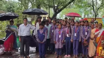 चान्हो: सोंस मॉडल स्कूल के बच्चों और अभिभावकों का आंदोलन स्थगित