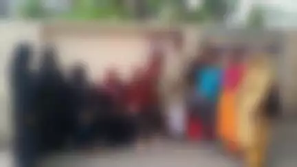 मुज़फ्फरनगर: गैंग रेप का विरोध करने पर महिला को ससुराल वालों ने छत से फेंका, पैर व रीढ़ की हड्डी टूटी, DM से इंसाफ की गुहार