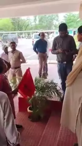 कवर्धा: स्वामी विवेकानंद महाविद्यालय बोडला में ₹1.63 करोड़ के गबन मामले को लेकर ABVP ने कलेक्ट्रेट के सामने किया धरना प्रदर्शन