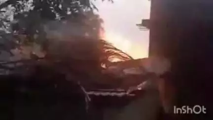 बंजरिया: रोहिनिया में बुधवार शाम पवन मुखिया के घर में सिलिंडर से आग लगने से दो लाख की संपत्ति जलकर खाक
