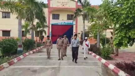 मंझनपुर: डीएम-एसपी ने कौशाम्बी जिला कारागार पर छापा मारा, बंदियों से संवाद किया, सुविधाओं की जांच की और सख्त निर्देश दिए
