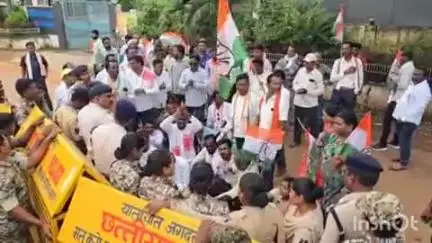बकावंड: युक्तियुक्तकरण का विरोध करते हुए कांग्रेस ने रैली निकालकर खंड शिक्षा कार्यालय का किया घेराव, तहसीलदार को सौंपा ज्ञापन