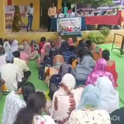 बालोद: धरती आबा जनभागीदारी अभियान के अंतर्गत बालोद विकासखण्ड के दरबारी नवागांव में शिविर का आयोजन किया गया