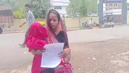 राठ: राठ क्षेत्र के कैथा गांव में महिला ने पति पर मारपीट करने का आरोप लगाया, कोतवाली में दी तहरीर