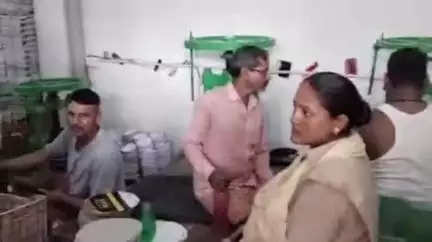 नगर निगम ने शिवपुर क्षेत्र में प्रतिबंधित प्लास्टिक पर की बड़ी कार्रवाई, 3 कुंतल प्लास्टिक किया जब्त