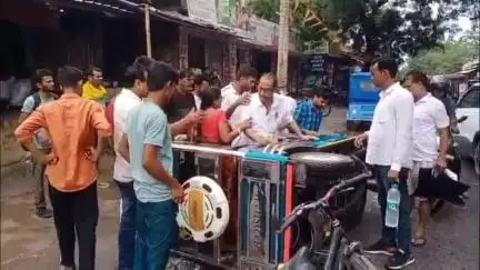 गया टाउन सीडी ब्लॉक: गया: ANMMCH के पास तेज रफ्तार ई-रिक्शा पलटा, यात्री बाल-बाल बचे