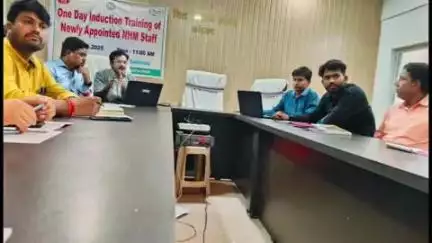 कोडरमा: कोडरमा में नव नियुक्त स्वास्थ्य कर्मियों को राष्ट्रीय स्वास्थ्य कार्यक्रमों की विस्तृत जानकारी दी गई