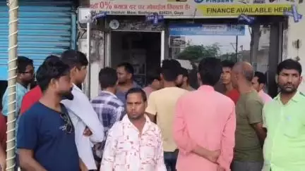 बोध गया: सक्सेना मोड़ के पास मोबाइल दुकान की छत तोड़कर अज्ञात चोरों ने ₹10 लाख के मोबाइल चुराए