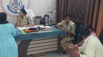 रतलाम नगर: पुलिस अधीक्षक के निर्देशन में सीएम हेल्पलाइन और थाने में प्राप्त शिकायतों का शिविर लगाकर किया जा रहा समाधान