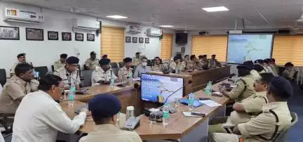 पानसेमल: राज्यपाल व मुख्यमंत्री के जिले में आगमन को लेकर पुलिस अधीक्षक कार्यालय में एसपी ने पुलिस अधिकारियों के साथ की बैठक