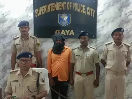 गया टाउन सीडी ब्लॉक: झारखंड से बिहार कार में स्प्रिट की तस्करी करते हुए तस्कर गिरफ्तार, 480 लीटर स्प्रिट बरामद