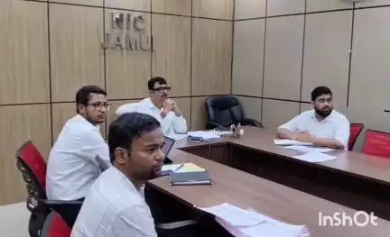 जमुई: मुख्य सचिव ने VC के माध्यम से केंद्र सरकार की योजनाओं की समीक्षा की, NIC कक्ष में DM व अन्य पदाधिकारी हुए शामिल