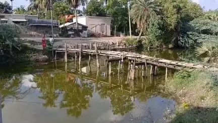 সন্দেশখালি ২: হালদারপাড়া এলাকার সাঁকোর বেহাল দশা, সংস্কারের দাবি স্থানীয় বাসিন্দাদের#jansamasya