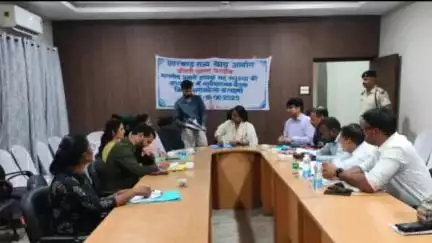 सरायकेला: सरायकेला परिसदन में NFSA 2013 के तहत योजनाओं की शिकायतों के निष्पादन पर हुई चर्चा