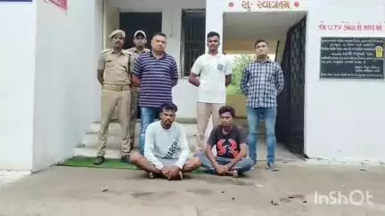 કુકરમુંડા: કુકરમુંડા ખાતે મોટા ભાઈની હત્યા કરનાર આરોપીઓ ઝડપાઈ જતા ડીવાયએસપી દ્વારા માહિતી અપાઈ.