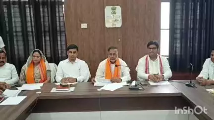 डीग: ऊर्जा राज्य मंत्री ने पंचायत समिति सभागार डीग में वंदे गंगा जल संरक्षण जन अभियान और विद्युत विभाग की समीक्षा बैठक ली