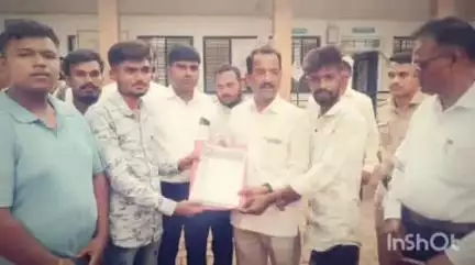 पेठ: आदिवासी भागातील शासकीय वस्तीगृहातील विद्यार्थी डीबीटी व मोफत बस पास  मागण्यांबाबत खा. भास्कर भगरे यांना नाशिकला निवेदन