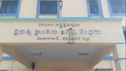 హుజూరాబాద్: డెలివరీ అనంతరం మహిళా కడుపులో మరిచిన సూది ఎక్స్రే రే తీయడంతో బయటకు వచ్చిన విషయం సర్జరీ చేసి సూదిని బయటికి తీసిన వైద్యులు