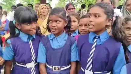 बालोद: गुजरा स्कूल से टीचर का ट्रांसफर; स्कूली बच्चियां पहुंची कलेक्टोरेट, बोली - हमें हमारी टीचर वापस चाहिए