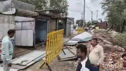 होशंगाबाद नगर: नर्मदापुरम: कलेक्टर के निर्देश पर नगर पालिका ने मीनाक्षी चौक के चौड़ीकरण के बाद हुए अतिक्रमण को हटाया