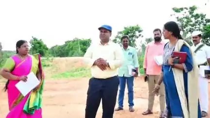 హవేలీ ఘన్​పూర్: నర్సింగ్ కళాశాల ఆకస్మికంగా తనిఖీ చేసిన కలెక్టర్ 
హవె గన్ పూర్ మండలంలో ప్రభుత్వ భూములు పరిశీలించిన జిల్లాకలెక్టర్ ఆర్డీవో