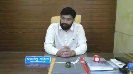 चांपा: चांपा में शासकीय जमीन, नाली और सड़क पर दुकान लगाने वाले दुकानदारों को तहसीलदार ने अतिक्रमण हटाने का थमाया नोटिस
