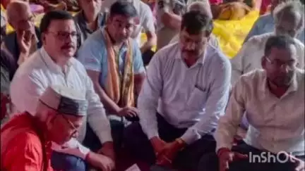 पांडू: पांडू प्रखंड में लगातार दूसरे दिन भी आमरण अनशन जारी