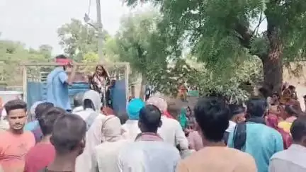 मिर्ज़ापुर: जिगना थाना क्षेत्र के भावा जरेला गांव में झोलाछाप डॉक्टर के इंजेक्शन के बाद महिला की मौत, परिजनों ने किया हंगामा