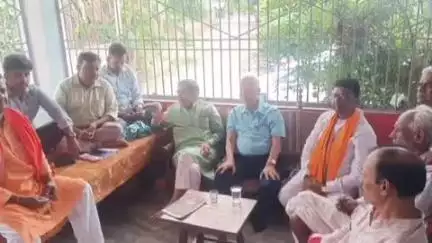 रिविलगंज: रिवील गंज के बैजू टोला में बिहार विधान परिषद के उप नेता बैठक में शामिल हुए