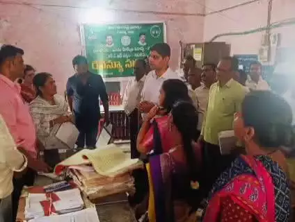 ఎల్లారెడ్డి: ఎల్లుట్ల గ్రామంలోని భూభారతి రెవెన్యూ సదస్సులో పాల్గోన్న : జిల్లా రెవెన్యూ అదనపు కలెక్టర్ విక్టర్