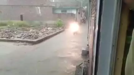 तिलहर: भीषण गर्मी के बाद आज हुई बारिश से लोगों को मिली राहत, तापमान में गिरावट दर्ज की गई