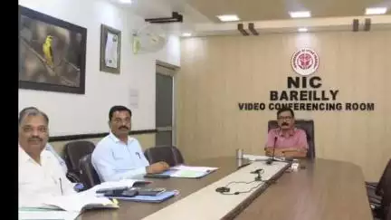 बरेली: डीएम ने बस स्टेशनों के निर्माण के लिए हैंडओवर प्रगति की समीक्षा की, दिए आवश्यक निर्देश