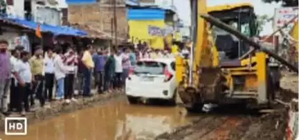 डिंडौरी: बजाग एसडीएम रामबाबू देवांगन ने गाड़ासरई के मुख्य मार्ग से अतिक्रमण हटवाया, अमला मौजूद रहा
