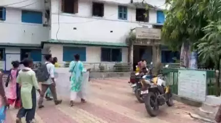 রাজগঞ্জ: বেহাল রাস্তার মেরামত ও পানীয় জলের সমস্যা মেটাতে মাটিয়ালি বিডিওর দ্বারস্থ হল শনগাছি চাবাগানের বাসিন্দারা#jansamasya