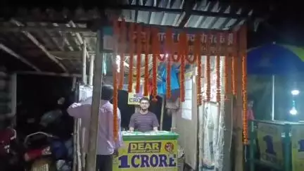 ভাতার: প্রাকৃতিক বিপর্যয়ের মধ্যেই ভাতার কৃষক বাজারে রাজ্য সরকারের লটারিতে এক সব্জি ব্যবসায়ী এক লক্ষ টাকা পুরষ্কার জিতল