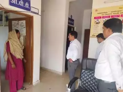 निवाड़ी: निवाड़ी जिले के मुख्य चिकित्सा एवं स्वास्थ्य अधिकारी ने अधिकारियों के साथ ततारपुरा उप स्वास्थ्य केंद्र का किया निरीक्षण