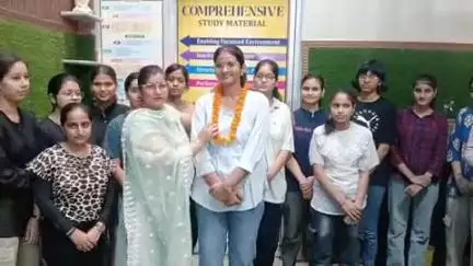 भिवानी: नीट परीक्षा में 3918 रैंक पाने वाली अंकिता का भिवानी पहुंचने पर हुआ भव्य स्वागत