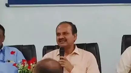 मझौलिया: गन्ना आयुक्त अनिल कुमार झा का केवीके माधोपुर दौरा, किसानों से संवाद व वैज्ञानिक कार्यों की सराहना की
