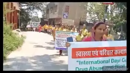 गलोड़: धनेड़ क्षेत्र में स्वास्थ्य विभाग ने छात्रों के माध्यम से नशा निवारण रैली निकाली, छात्रों ने बताई नशे के दुष्प्रभाव