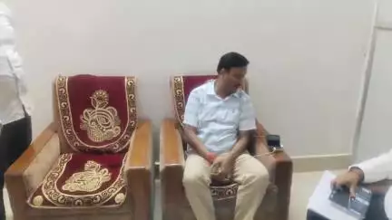 लटेरी: विदिशा कलेक्टर अंशुल गुप्ता लटेरी पहुंचे, विभागीय कार्यों की समीक्षा और धरती आवा अभियान में हुए शामिल