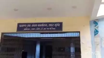 बरियारपुर: पंचायत उपचुनाव में दो मुखिया और एक वार्ड सदस्य ने अपना नामांकन पर्चा भरा