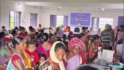 गोबिंदपुर राजनगर: बान्दू में जनता दरबार में भारी बारिश के बावजूद उमड़ी भीड़, 115 में से 48 मामलों का हुआ निष्पादन