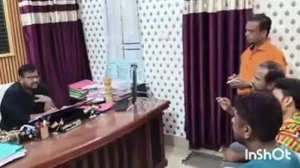 दाउदनगर: दाउदनगर बाजार के व्यवसायियों ने एसडीओ से मिलकर ट्रैफिक सिस्टम में बदलाव की की मांग, कहा- व्यवसाय हो रहा प्रभावित