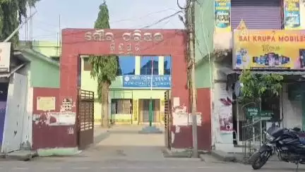 ରାୟଗଡା: ଗୁଣପୁର ସହରରେ ଥିବା ବିଭିନ୍ନ ହୋଟେଲ ଗୁଡ଼ିକରେ ଖାଦ୍ୟ ର ମାନଯାଞ୍ଚ ,ମିଳିତବଭାବରେ ଚଢ଼ାଉ ଖାଦ୍ୟନିରାପତ୍ତା ଅଧିକାରୀ,ପୋଲିସ ଓ ପୌରଅଧିକାରୀ