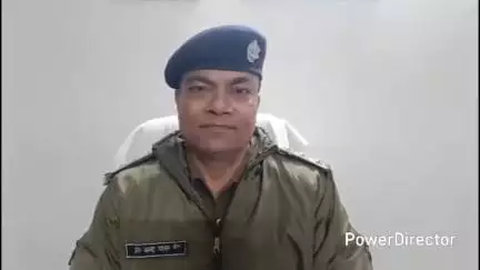 नैनीताल: मुरादाबाद में बिना नंबर प्लेट की बाइक पर घूमने आए एक पर्यटक का पुलिस ने किया चालान